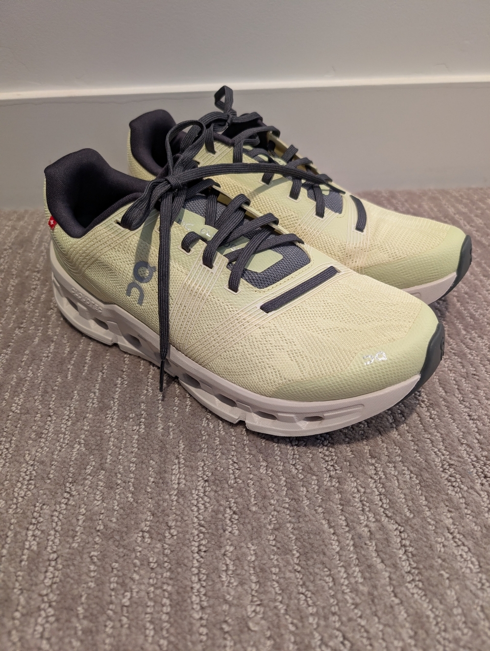 ON Cloud/ON Running Pale Yellow Cloud Go (Like New)